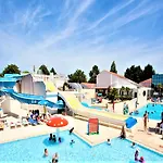 Camping Mobil Proche Du Paradis Des Plages *