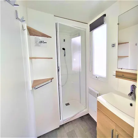 Mobil Proche Du Paradis Des Plages مكان تخييم