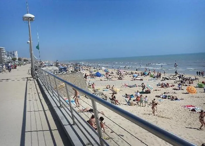 Camping Mobil Proche Du Paradis Des Plages *