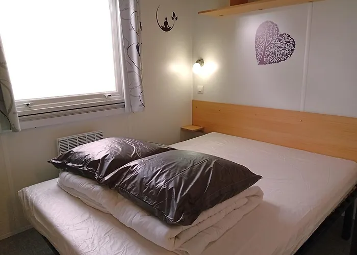 Camping Mobil Proche Du Paradis Des Plages *