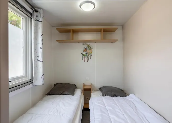 Mobil Proche Du Paradis Des Plages *