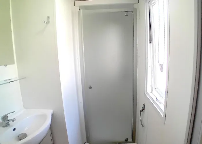 Camping Mobil Proche Du Paradis Des Plages *