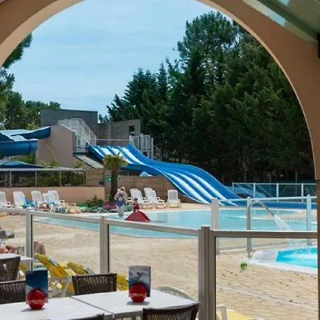 Кемпинг Mobil Proche Du Paradis Des Plages Сен-Жан-де-Мон