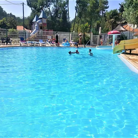 Mobil Proche Du Paradis Des Plages