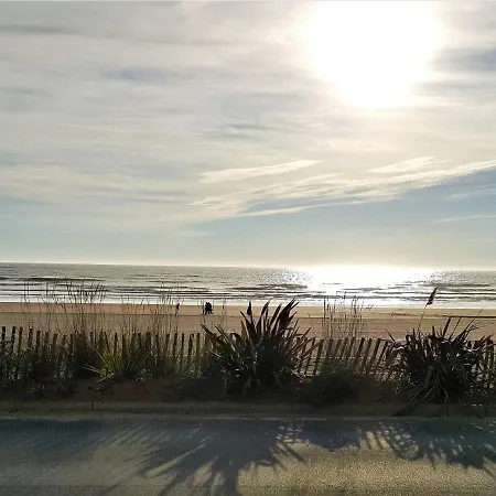 Mobil Proche Du Paradis Des Plages