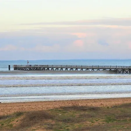 Кемпинг Mobil Proche Du Paradis Des Plages Сен-Жан-де-Мон