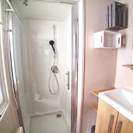 Mobil Proche Du Paradis Des Plages Сен-Жан-де-Мон