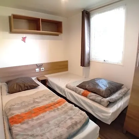 Mobil Proche Du Paradis Des Plages