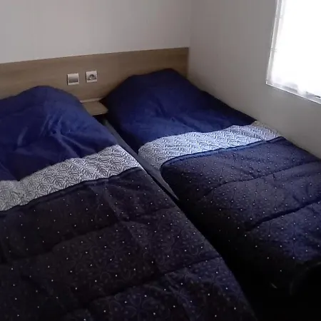 Mobil Proche Du Paradis Des Plages *