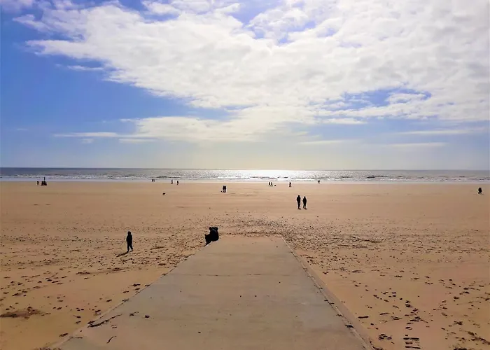 Camping Mobil Proche Du Paradis Des Plages *