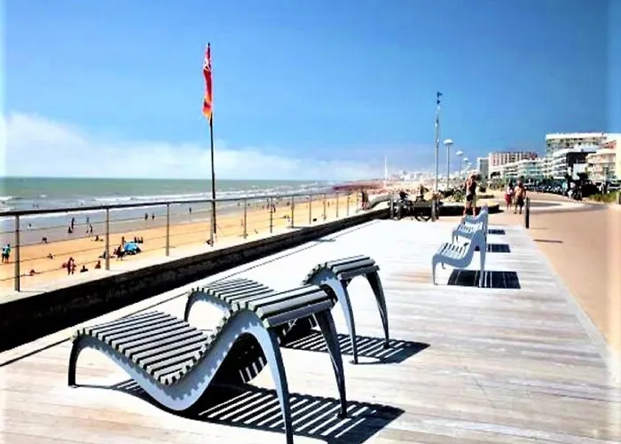 Camping Mobil Proche Du Paradis Des Plages *