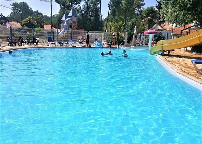 Mobil Proche Du Paradis Des Plages