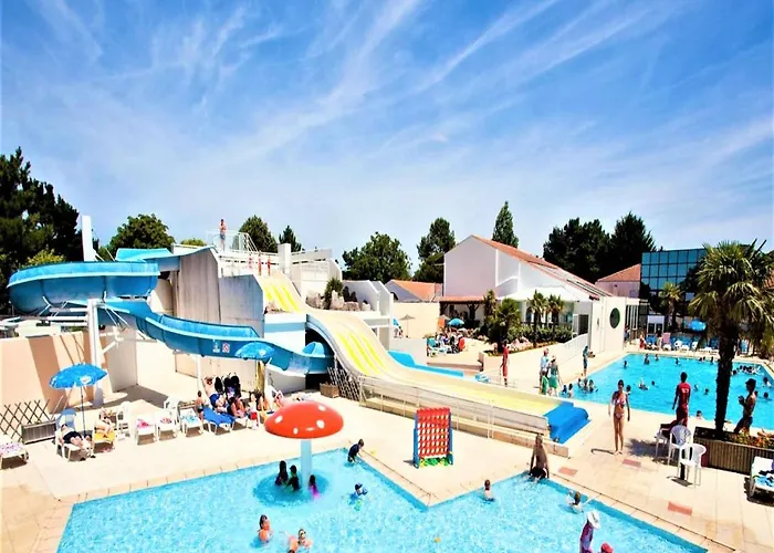 Camping Mobil Proche Du Paradis Des Plages *