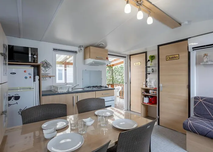 Camping Mobil Proche Du Paradis Des Plages