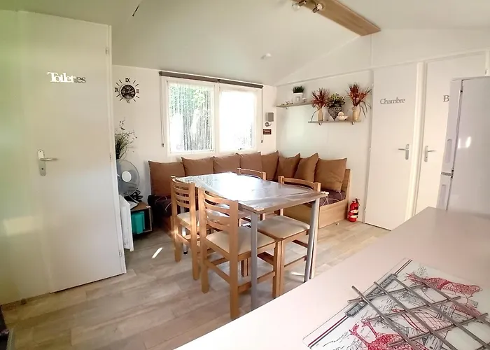 Camping Mobil Proche Du Paradis Des Plages *