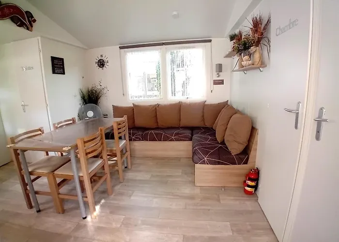 Camping Mobil Proche Du Paradis Des Plages *