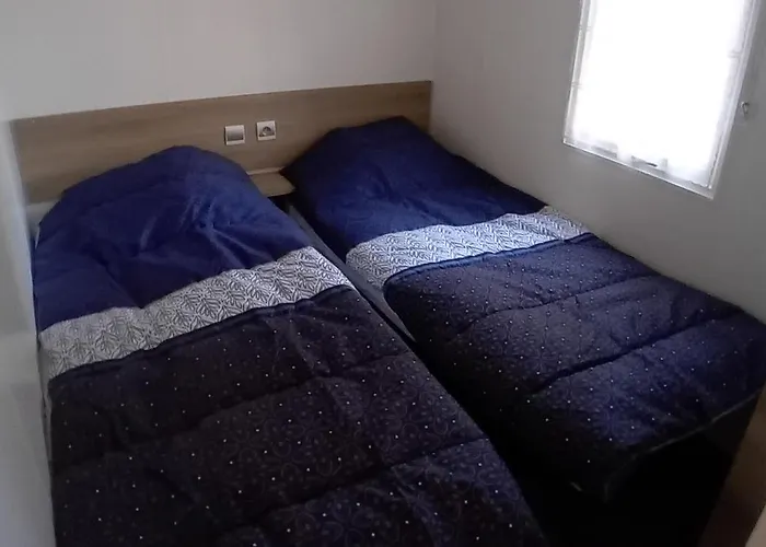 Mobil Proche Du Paradis Des Plages *